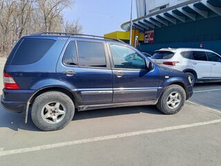 1999 Mercedes-Benz M-Класс 320 I (W163), синий, 515000 рублей, вид 4