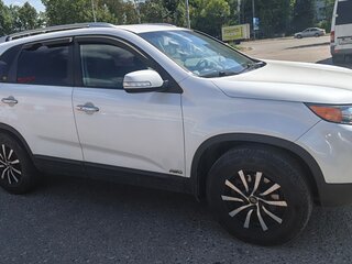 2012 Kia Sorento II Рестайлинг, белый, 1350000 рублей, вид 2