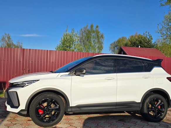 2023 Geely Coolray I Рестайлинг, белый, 2000000 рублей - вид 4