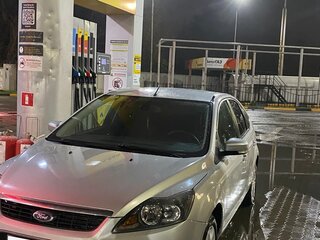 2010 Ford Focus II Рестайлинг, серебристый, 530000 рублей, вид 1