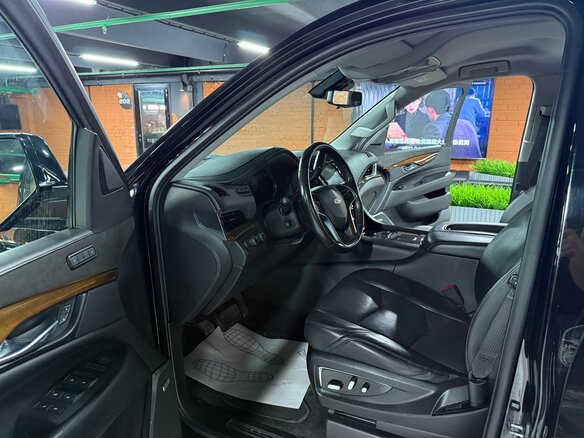 2020 Cadillac Escalade IV, чёрный - вид 14