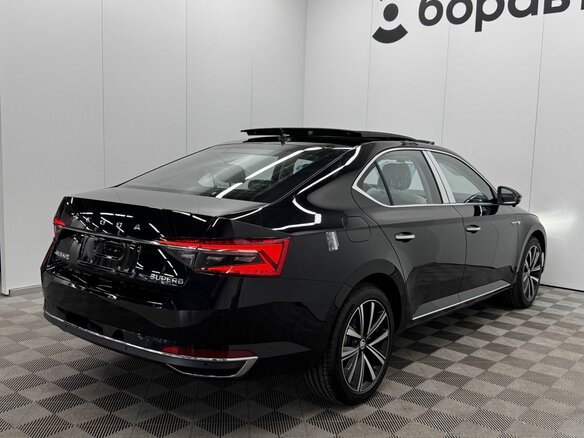 2025 Skoda Superb III Рестайлинг, чёрный, 3420000 рублей - вид 2