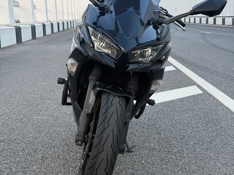 2020 Kawasaki ER-6F (Ninja 650R), чёрный, 695000 рублей, вид 3