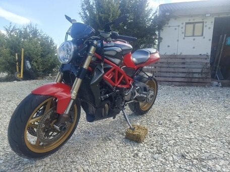2006 MV Agusta Brutale 910, красный, 385000 рублей, вид 2