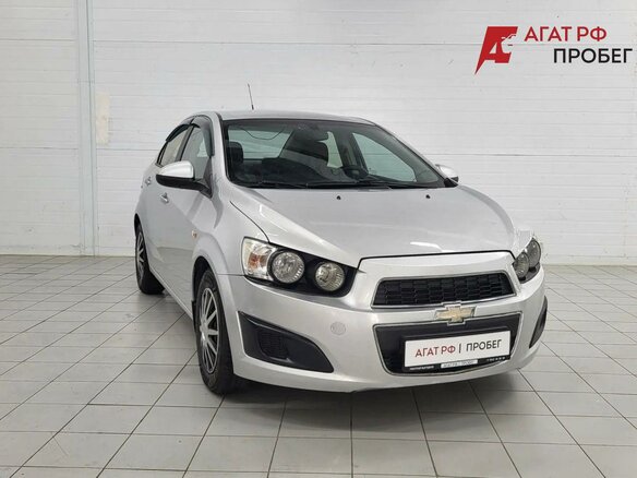 2013 Chevrolet Aveo II, серебристый - вид 2