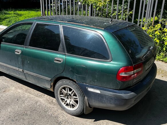 1998 Volvo V40 I, зелёный - вид 2