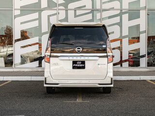 2021 Nissan Serena V (C27) Рестайлинг, белый, 2399000 рублей, вид 4