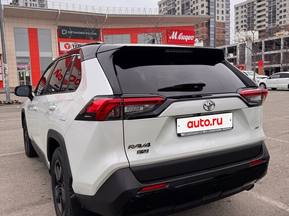 2021 Toyota RAV4 V (XA50), белый, 3850000 рублей - вид 4