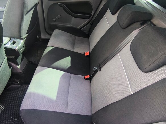2010 Ford Focus II Рестайлинг, серебристый, 430000 рублей - вид 10