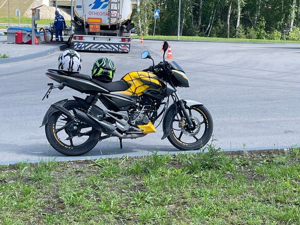 2022 Bajaj Pulsar NS 125, жёлтый, 175000 рублей