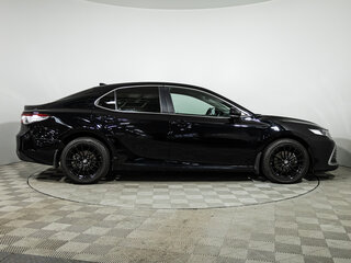 2021 Toyota Camry VIII (XV70) Рестайлинг, чёрный, 2699700 рублей, вид 4