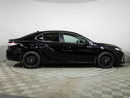 2021 Toyota Camry VIII (XV70) Рестайлинг, чёрный, 2699700 рублей, вид 4