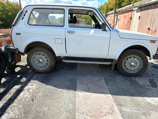 2010 Lada (ВАЗ) 2121 (4x4) I Рестайлинг, белый, 650000 рублей, вид 2
