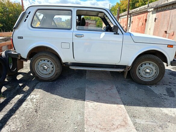 2010 Lada (ВАЗ) 2121 (4x4) I Рестайлинг, белый, 650000 рублей - вид 1