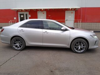 2015 Toyota Camry VII (XV50) Рестайлинг, серебристый, 1350000 рублей, вид 5