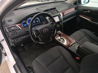 2014 Toyota Camry VII (XV50), белый, 1250000 рублей, вид 3
