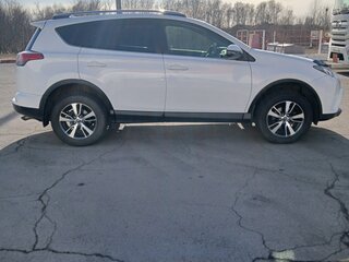 2015 Toyota RAV4 IV (XA40) Рестайлинг, белый, 2400000 рублей, вид 4