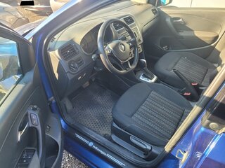 2019 Volkswagen Polo V Рестайлинг, синий, 960000 рублей, вид 2