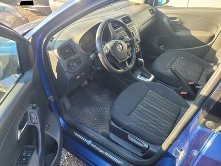 2019 Volkswagen Polo V Рестайлинг, синий, 911000 рублей, вид 2