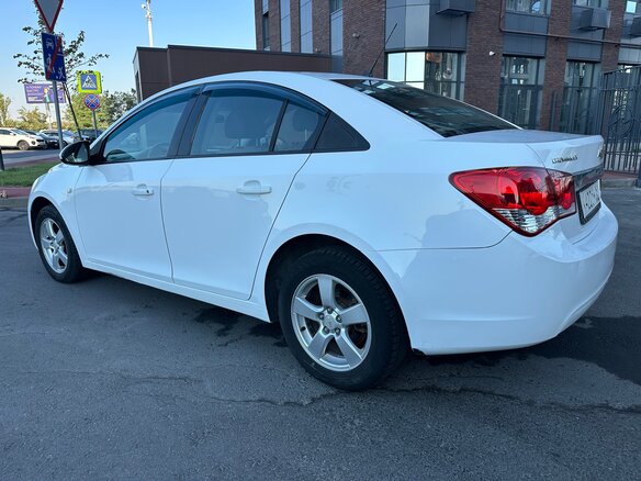 2012 Chevrolet Cruze I, белый, 740000 рублей - вид 6