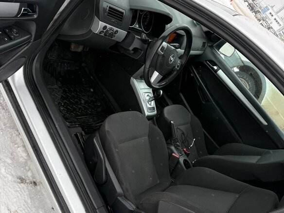 2010 Opel Astra GTC H Рестайлинг, серебристый, 510000 рублей - вид 7