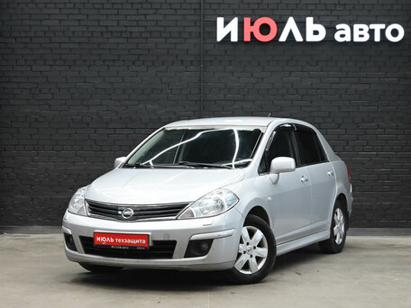 Nissan Tiida I