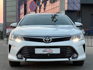 2016 Toyota Camry VII (XV50) Рестайлинг, белый, 2497000 рублей, вид 5