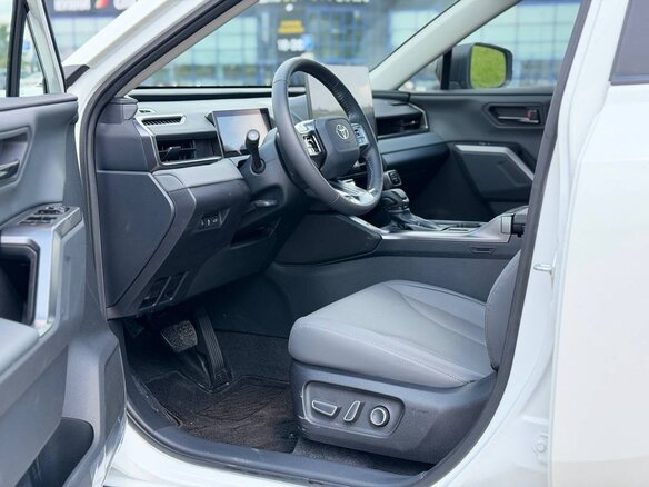 2025 Toyota RAV4 VI (XA60), белый, 4400000 рублей - вид 12