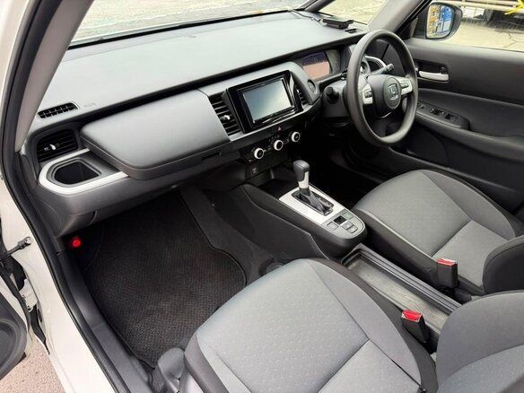 2022 Honda Fit IV, белый - вид 3