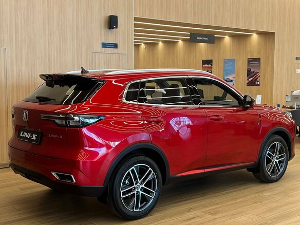 2026 Changan UNI-S I, красный, 3229900 рублей - вид 2