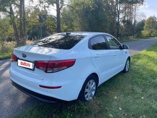 2017 Kia Rio III Рестайлинг, белый, 1060000 рублей, вид 5