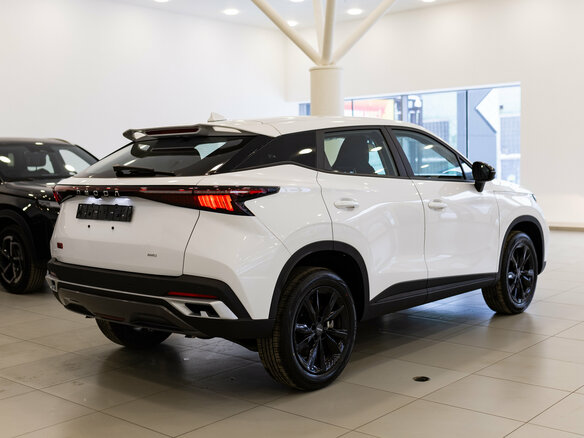 2025 Omoda C5 I Рестайлинг, белый, 2779000 рублей - вид 3