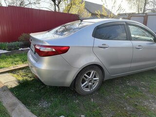 2014 Kia Rio 5-speed III, серебристый, 950000 рублей, вид 4