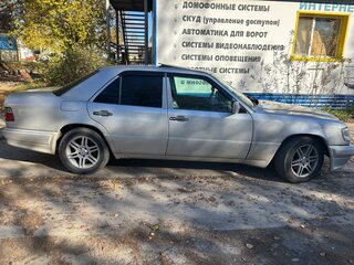 1993 Mercedes-Benz W124 200, серебристый, 630000 рублей, вид 2