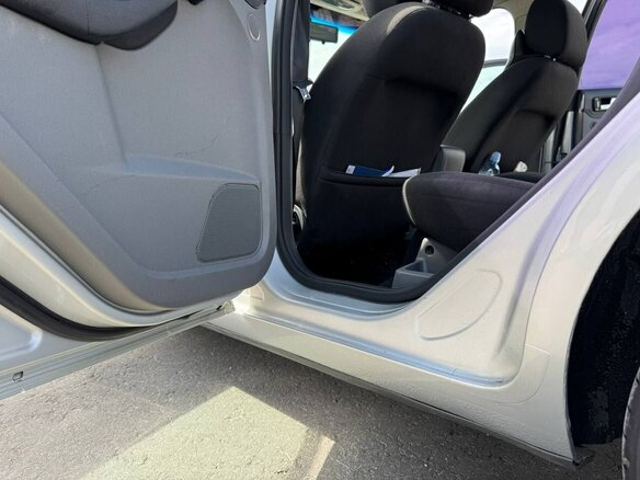 2011 Ford Focus II Рестайлинг, серебристый, 500000 рублей - вид 10