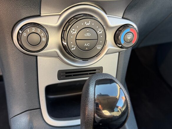 2009 Ford Fiesta Mk6, красный - вид 34