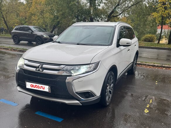 2016 Mitsubishi Outlander III Рестайлинг 2, белый, 2100000 рублей - вид 3