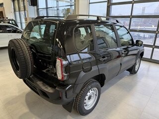 2026 Lada (ВАЗ) Niva Travel I Рестайлинг, чёрный, 1528000 рублей, вид 4
