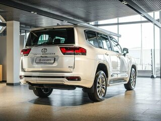 2025 Toyota Land Cruiser 300 Series, белый, 15490000 рублей, вид 4