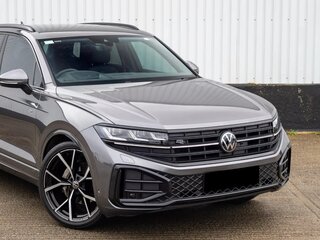 2025 Volkswagen Touareg III Рестайлинг, серый, 10630000 рублей, вид 3