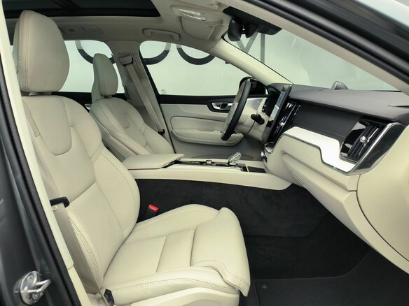 2026 Volvo XC60 II Рестайлинг 2, серый, 8600000 рублей - вид 22