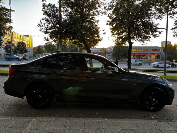 2014 BMW 3 серии 320i xDrive VI (F3x), серый, 1700000 рублей - вид 3
