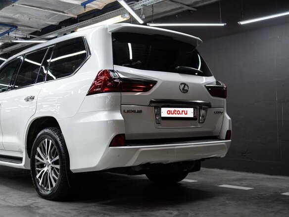 2016 Lexus LX 570 III Рестайлинг 2, белый, 7850000 рублей - вид 6
