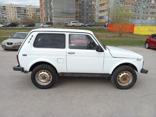 2011 Lada (ВАЗ) 2121 (4x4) I Рестайлинг, белый, 300000 рублей, вид 2