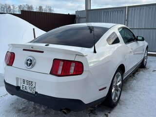 2009 Ford Mustang V Рестайлинг, белый, 2000000 рублей, вид 2