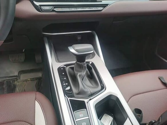 2026 Geely Emgrand III, серебристый - вид 16