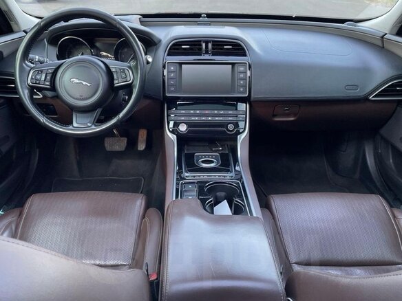 2015 Jaguar XE I, чёрный, 2600000 рублей - вид 4
