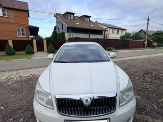 2010 Skoda Octavia II (A5) Рестайлинг, белый, 460000 рублей, вид 1
