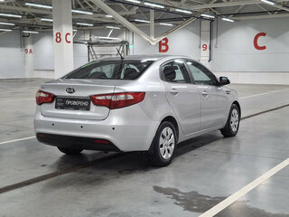 2013 Kia Rio 5-speed III, серебристый, 570000 рублей, вид 5
