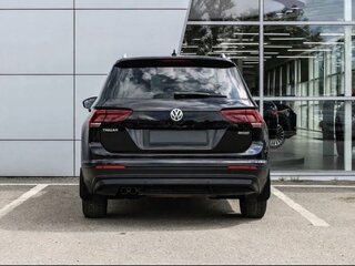 2018 Volkswagen Tiguan II, чёрный, 2500000 рублей, вид 3